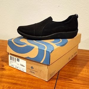 NWT Black Cloudsteppers